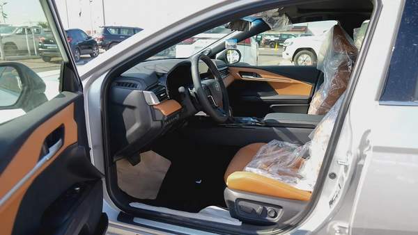 TOYOTA CAMRY LUMIER 2.5L HYBRID FULL OPTION MODEL 2025