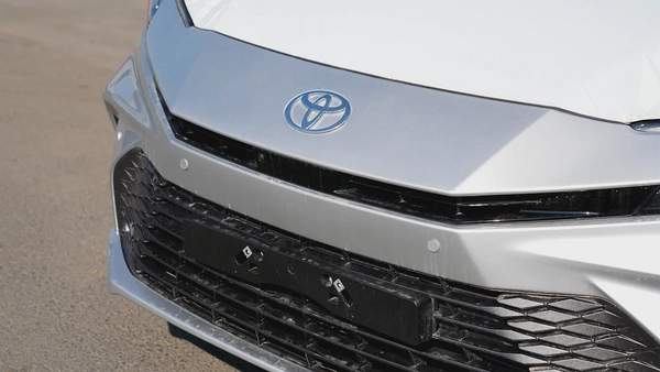 TOYOTA CAMRY LUMIER 2.5L HYBRID FULL OPTION MODEL 2025