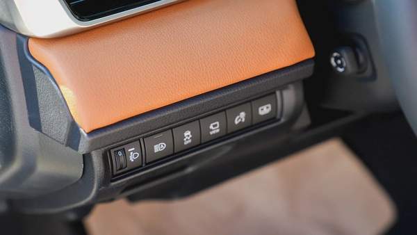 TOYOTA CAMRY LUMIER 2.5L HYBRID FULL OPTION MODEL 2025