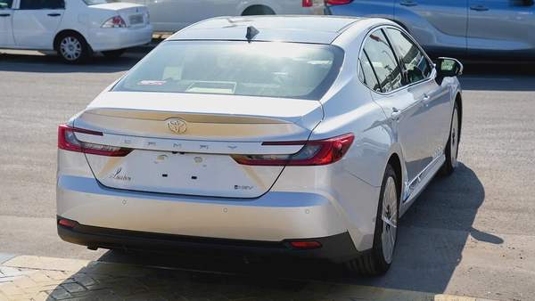 TOYOTA CAMRY LUMIER 2.5L HYBRID FULL OPTION MODEL 2025