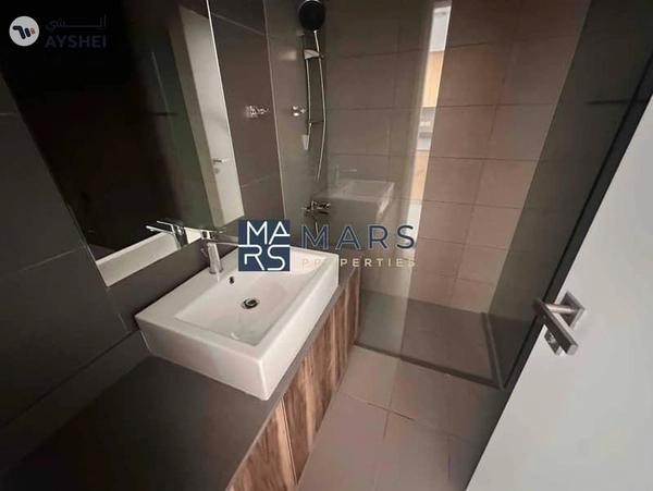 Elegant One-Bedroom Apartment with Stunning Views, No Balcony: Modern Design, Prime Location