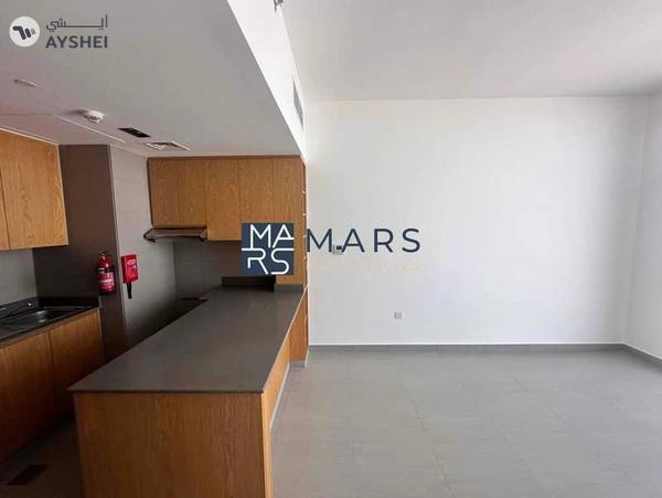 Elegant One-Bedroom Apartment with Stunning Views, No Balcony: Modern Design, Prime Location