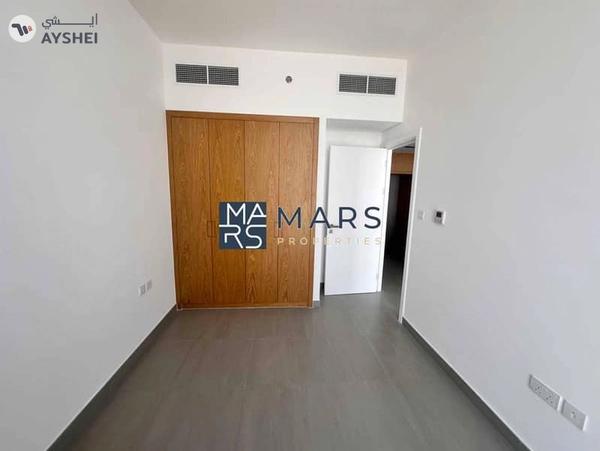 Elegant One-Bedroom Apartment with Stunning Views, No Balcony: Modern Design, Prime Location