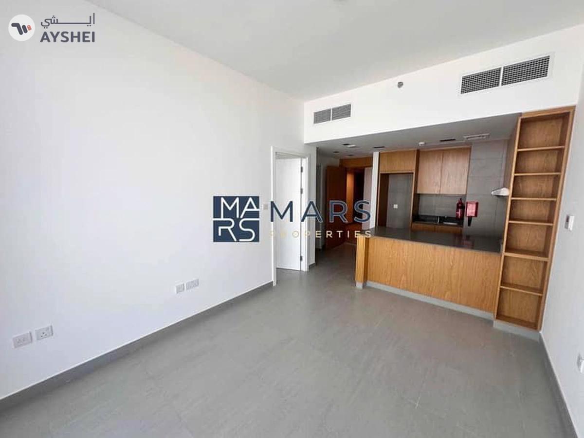 Elegant One-Bedroom Apartment with Stunning Views, No Balcony: Modern Design, Prime Location-5-5