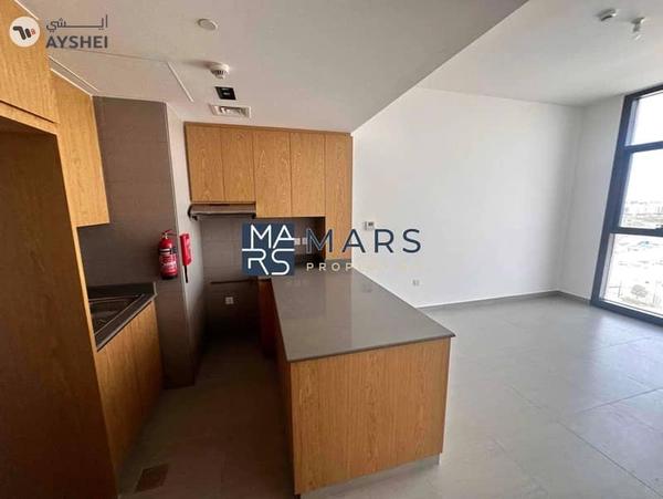 Elegant One-Bedroom Apartment with Stunning Views, No Balcony: Modern Design, Prime Location