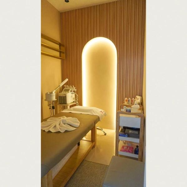 Fully Operational Women's Salon Up For Auction | Good Existing Client Base