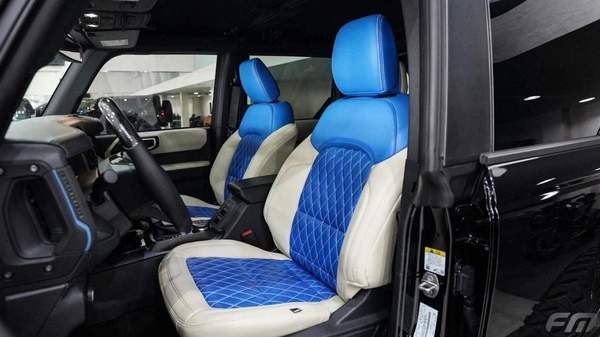 Ford Bronco WILDTRAK 2.7L (5 Seater)