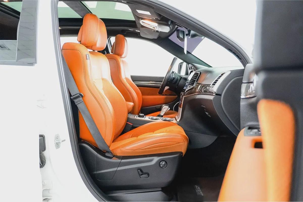 3,754 AED / 60 month’s | 0% DP | 2019 Jeep Grand Cherokee SRT / Full Jeep Service History / Jeep War-7-7
