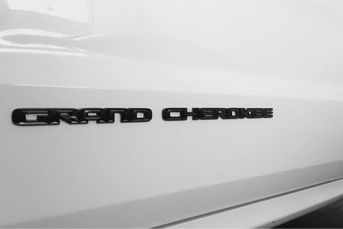 3,754 AED / 60 month’s | 0% DP | 2019 Jeep Grand Cherokee SRT / Full Jeep Service History / Jeep War-16-16