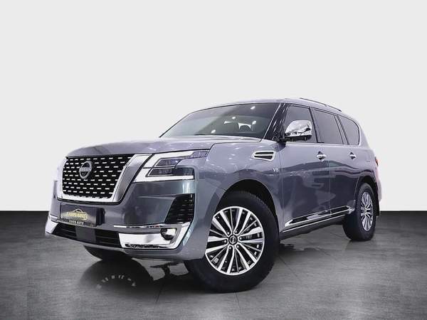 NISSAN PATROL V8 LE PLATINUM GCC FULLY LOADED + STARLIGHT + REAR ENTERTAINMENT + SIDE STEPS