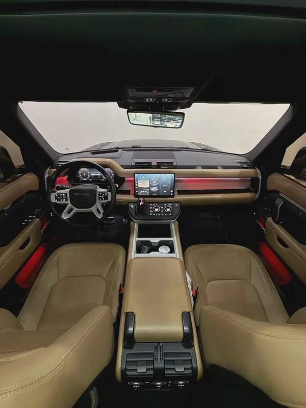 Land Rover Defender 110 X-Dynamic HSE 2025 - GCC Specs