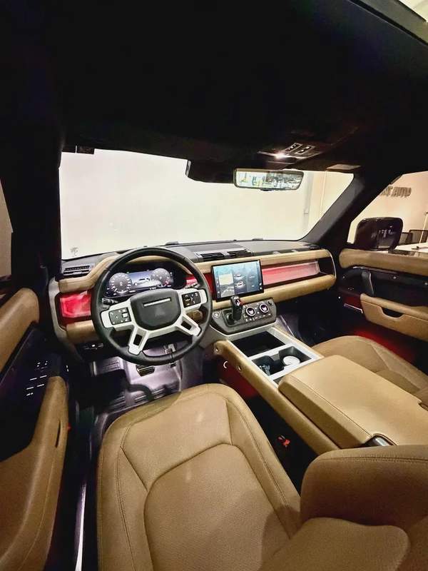 Land Rover Defender 110 X-Dynamic HSE 2025 - GCC Specs