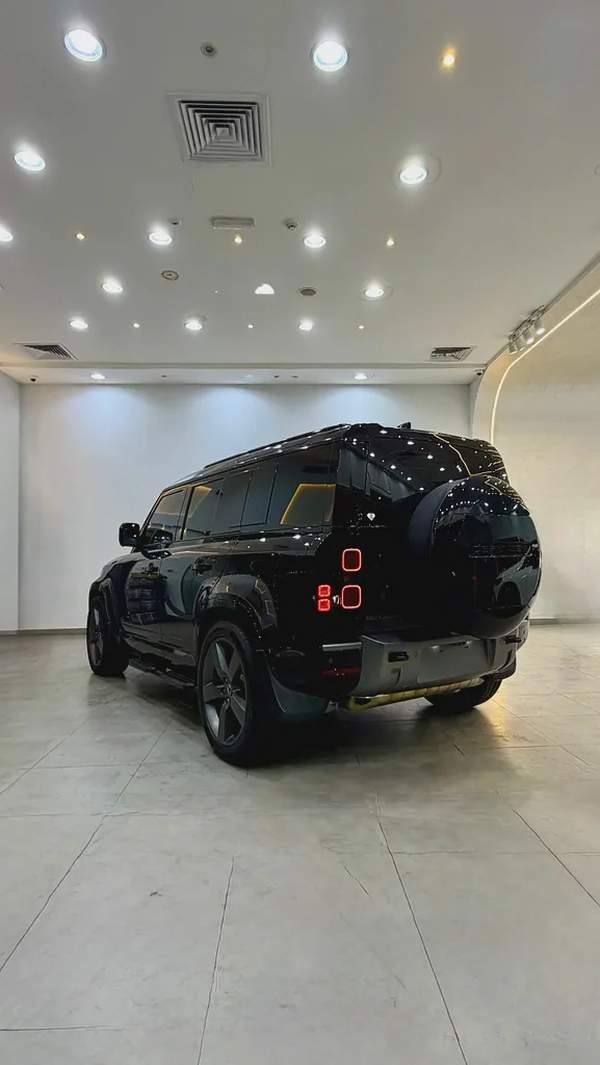 Land Rover Defender 110 X-Dynamic HSE 2025 - GCC Specs