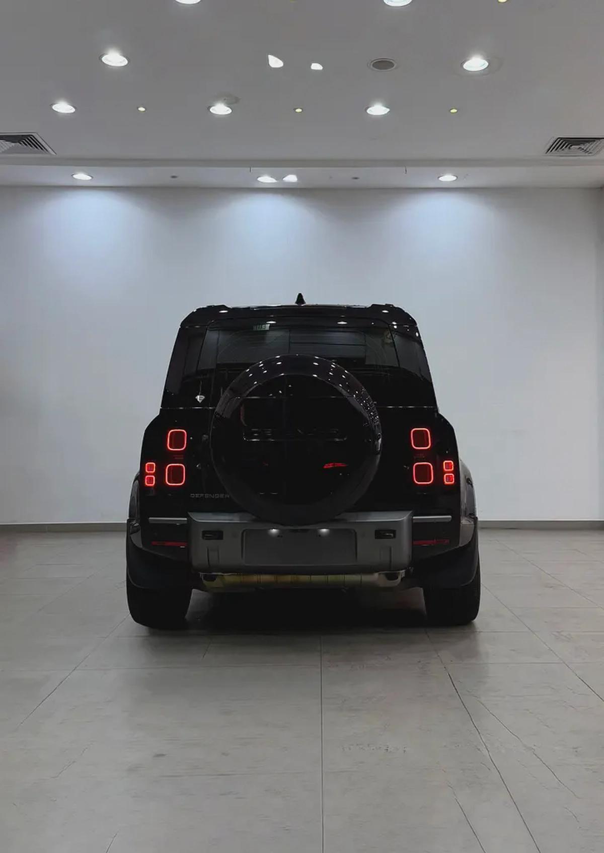 Land Rover Defender 110 X-Dynamic HSE 2025 - GCC Specs-14-14