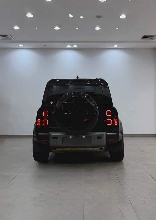 Land Rover Defender 110 X-Dynamic HSE 2025 - GCC Specs