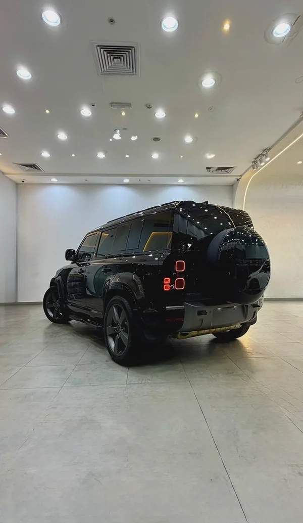 Land Rover Defender 110 X-Dynamic HSE 2025 - GCC Specs