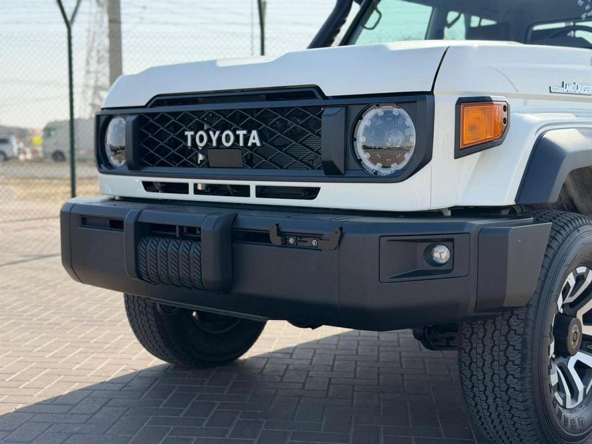Toyota Land Cruiser Pick Up 2026 LC79 Double Cabin 4,0L petrol Full option Oman spec-1-1