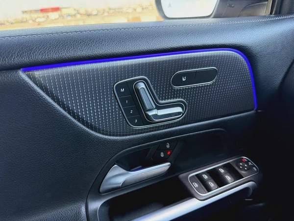 Mercedes-Benz GLB 250 4MATIC 2020, American Specs