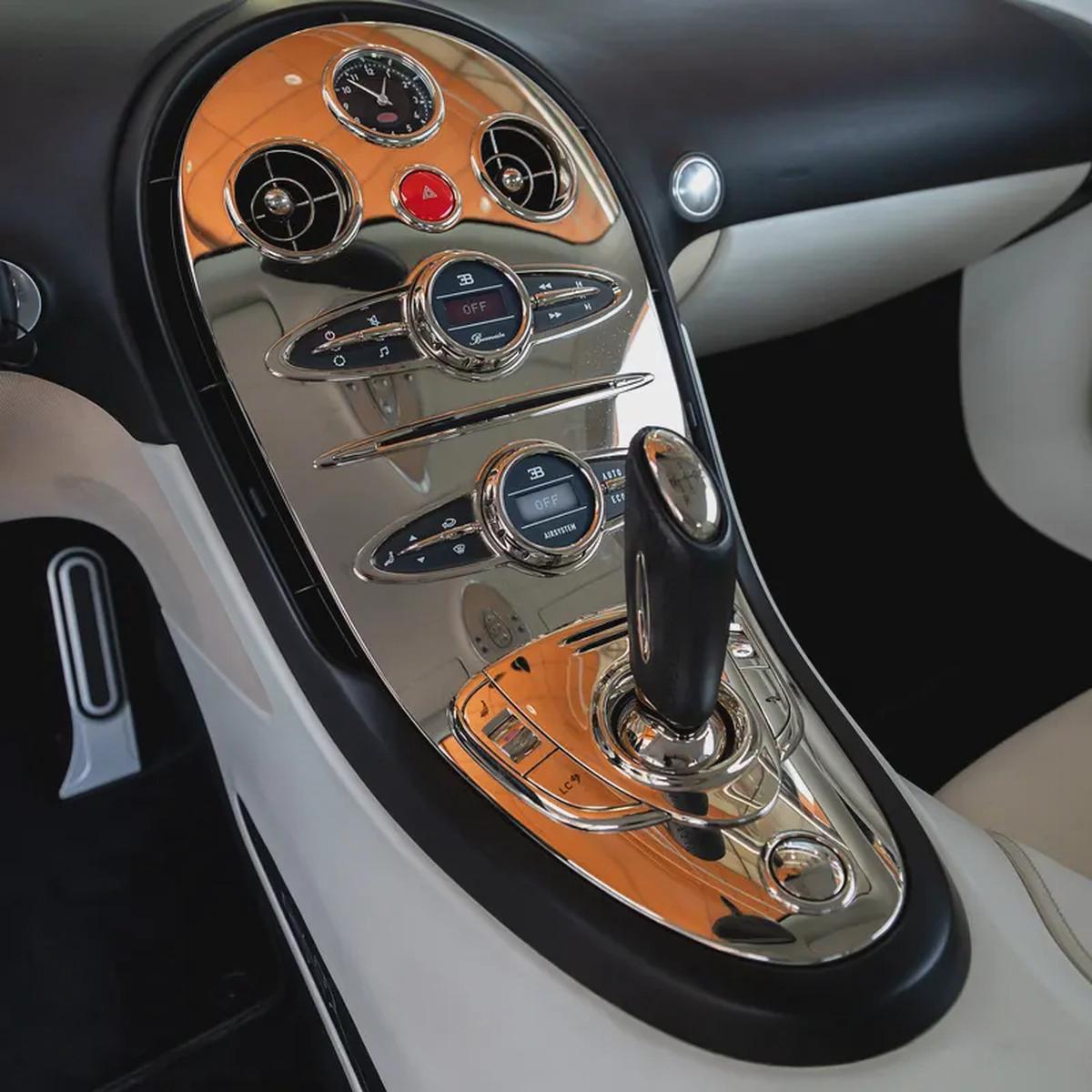 2010 BUGATTI VERYON NOCTURNE GCC DONE ONLY 4000KM WITH 2 YEARS SERVICE CONTRACT-11-11