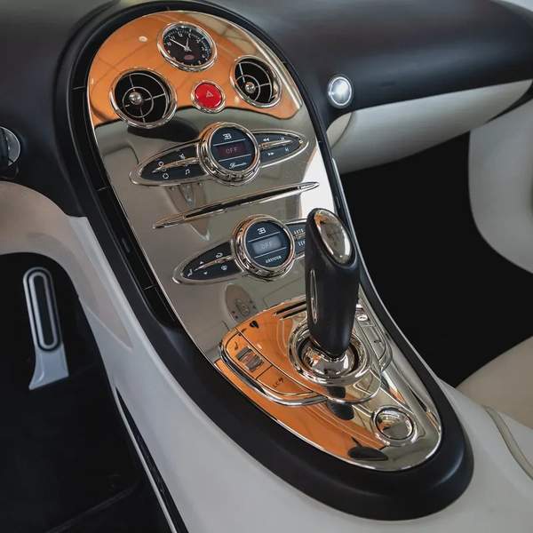 2010 BUGATTI VERYON NOCTURNE GCC DONE ONLY 4000KM WITH 2 YEARS SERVICE CONTRACT