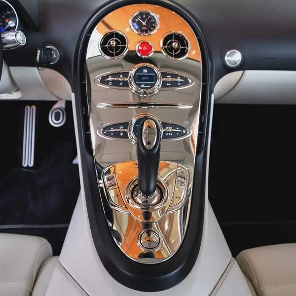 2010 BUGATTI VERYON NOCTURNE GCC DONE ONLY 4000KM WITH 2 YEARS SERVICE CONTRACT