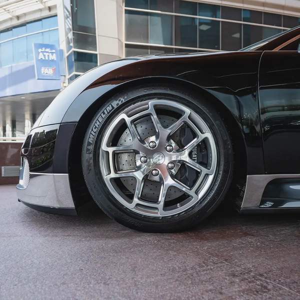 2010 BUGATTI VERYON NOCTURNE GCC DONE ONLY 4000KM WITH 2 YEARS SERVICE CONTRACT