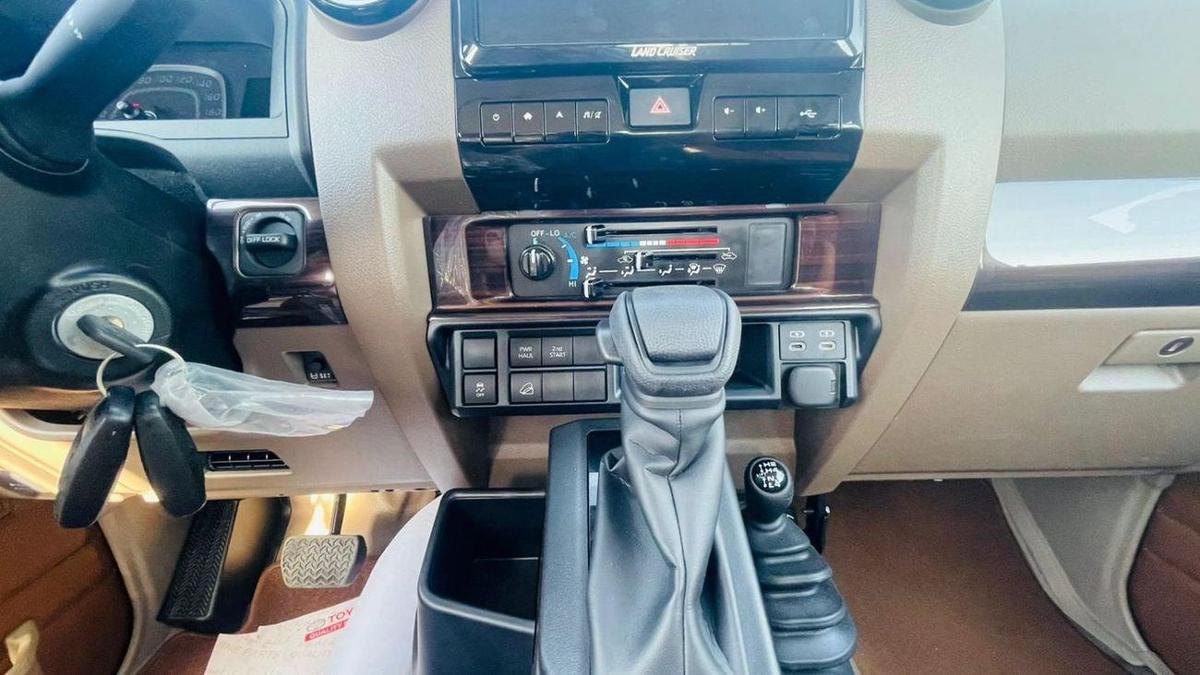 Toyota Land Cruiser Pick Up LC79 DOUBLE CABIN 70TH ANNIVERSARY 4.0 AUTOMATIC-7-7