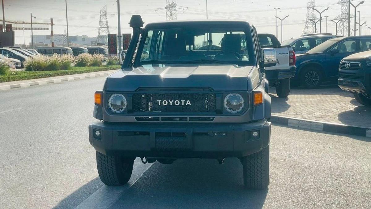 Toyota Land Cruiser Pick Up LC79 DOUBLE CABIN 70TH ANNIVERSARY 4.0 AUTOMATIC-12-12
