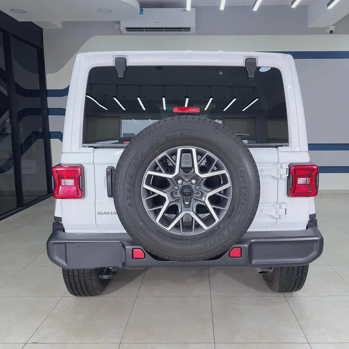 2025 Jeep Wrangler Sahara V6-4-4