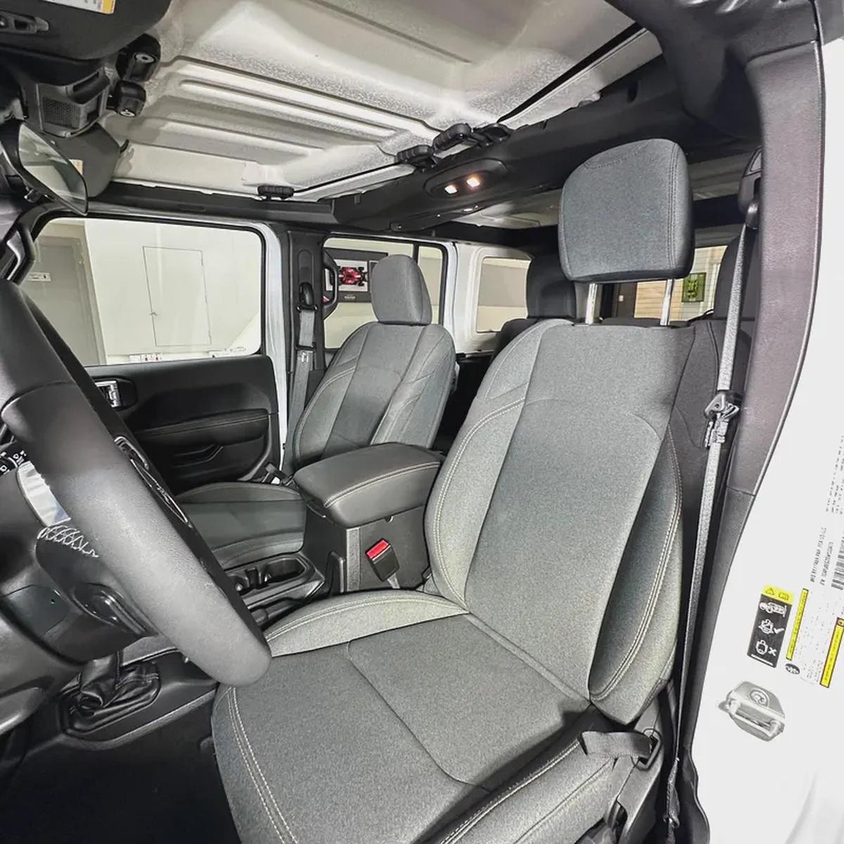 2025 Jeep Wrangler Sahara V6-8-8