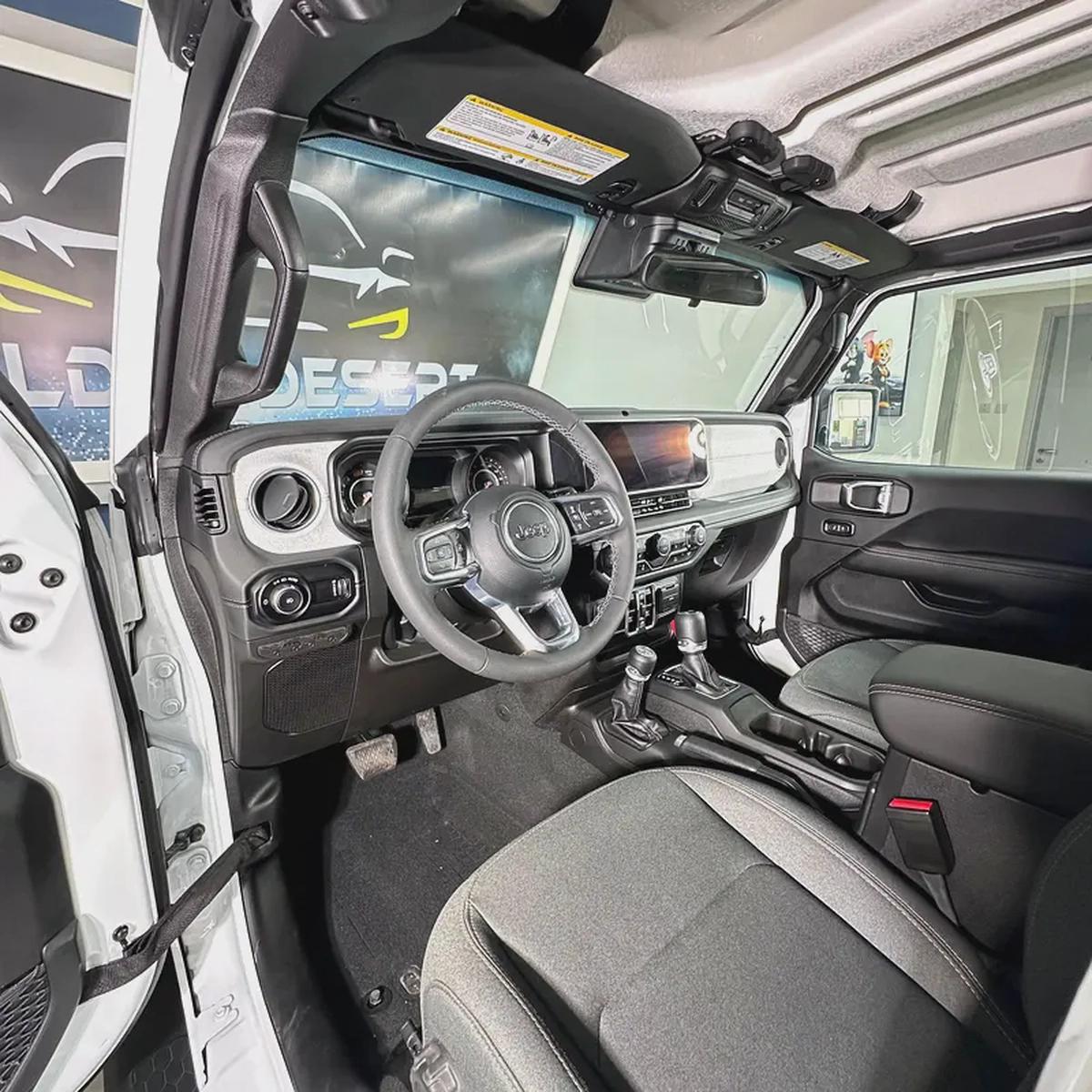 2025 Jeep Wrangler Sahara V6-10-10