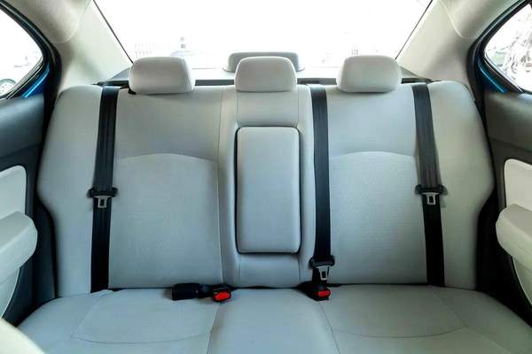 Mitsubishi Attrage GLX