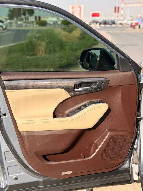 Toyota Highlander Hybrid Platinum 2.5L | 360 camera, panoramic , head up display