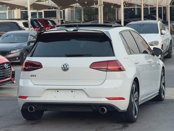 جولف GTI موديل 2018 خليجى بانوراما فل اوبشن صبغ الوكاله بحاله ممتازه