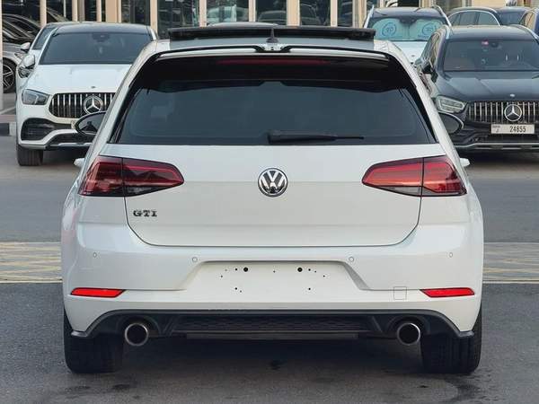 جولف GTI موديل 2018 خليجى بانوراما فل اوبشن صبغ الوكاله بحاله ممتازه