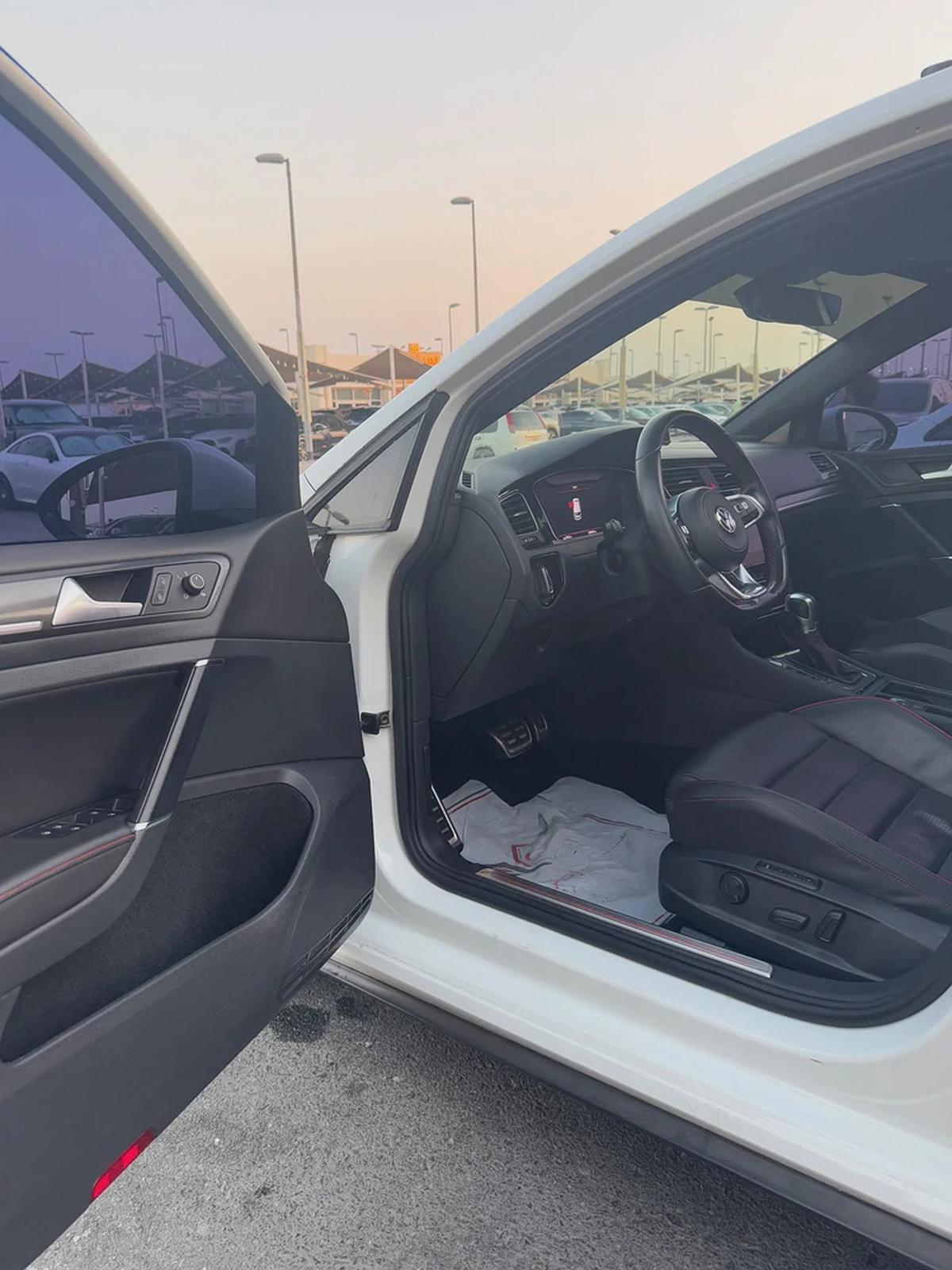 جولف GTI موديل 2018 خليجى بانوراما فل اوبشن صبغ الوكاله بحاله ممتازه-13-13