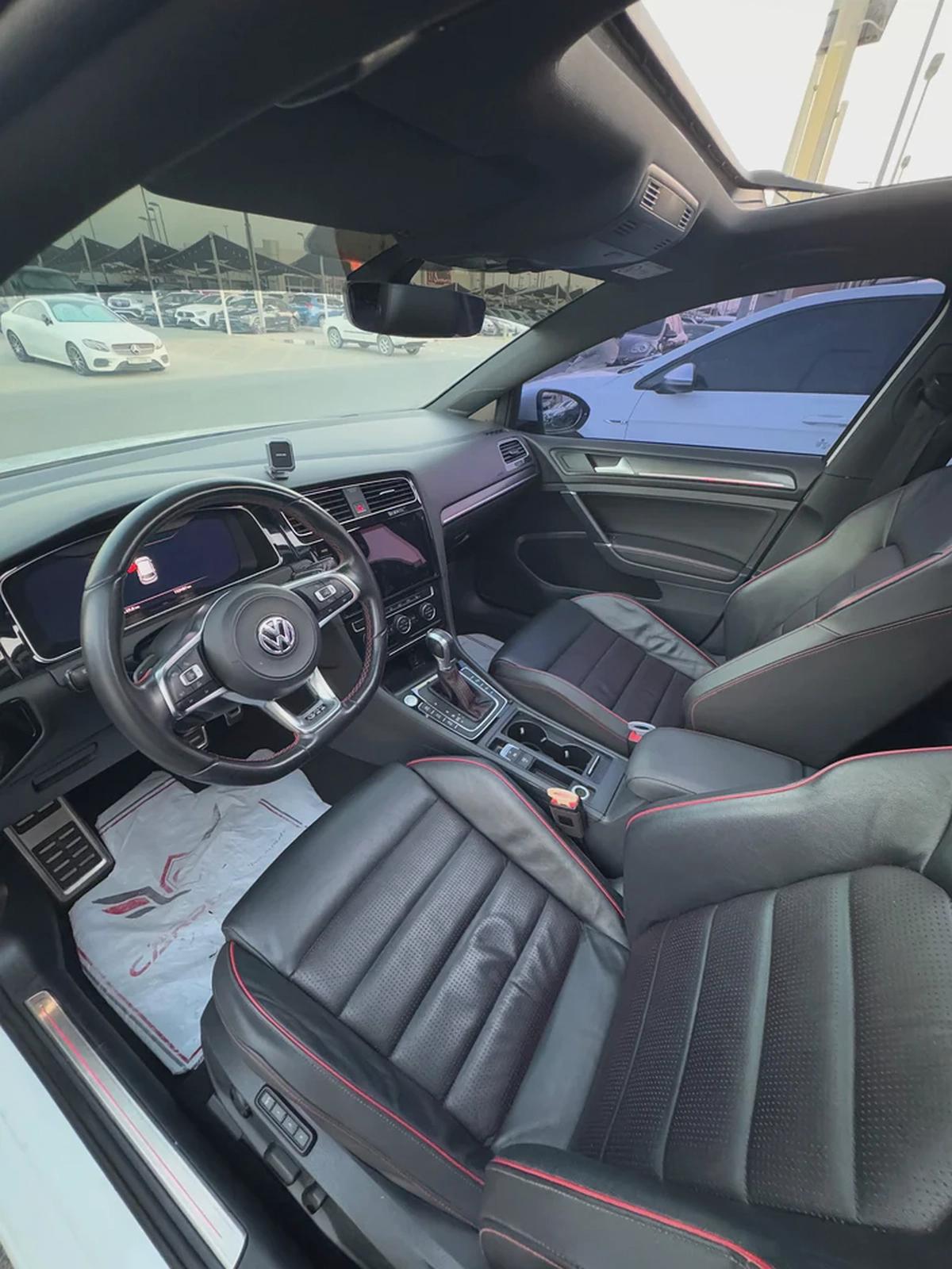 جولف GTI موديل 2018 خليجى بانوراما فل اوبشن صبغ الوكاله بحاله ممتازه-14-14