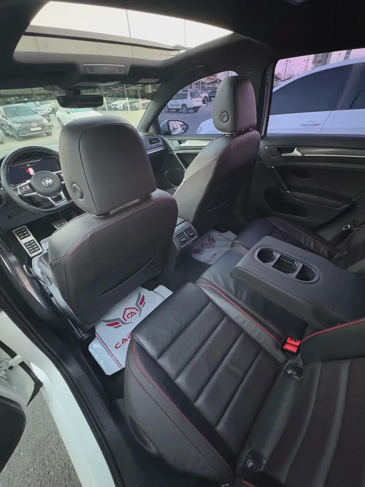 جولف GTI موديل 2018 خليجى بانوراما فل اوبشن صبغ الوكاله بحاله ممتازه-16-16