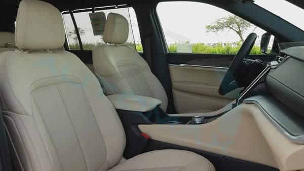 2025 JEEP GRAND CHEROKEE L LIMITED PLUS LUXURY GCC 0Km With 3 Years Or 60,000 Km Warranty