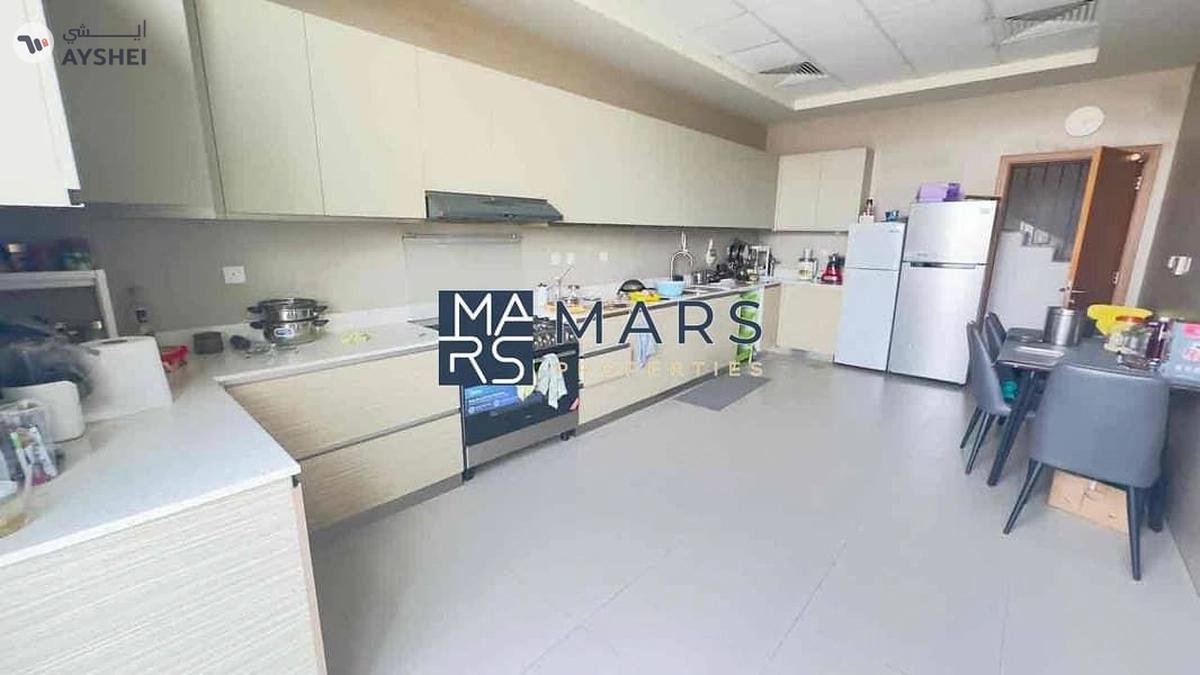 Stunning 4-Bedrooms, 5-Bathrooms Home in Tilal City-4-4