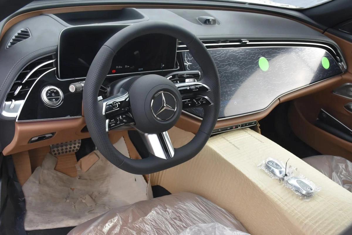 MERCEDES BENZ E300 AMG 4MATIC 2026 | WHITE-4-4