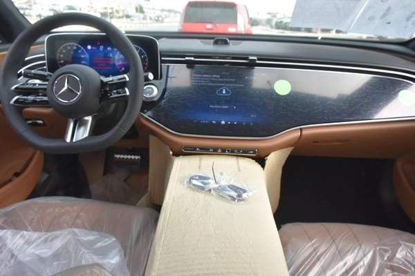 MERCEDES BENZ E300 AMG 4MATIC 2026 | WHITE