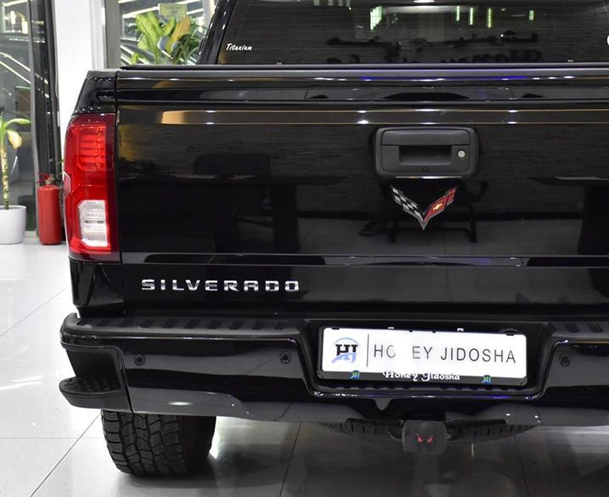 Chevrolet Silverado High Country 4x4 6.2 L ( 2017 Model ) in Black Color GCC Specs-11-11