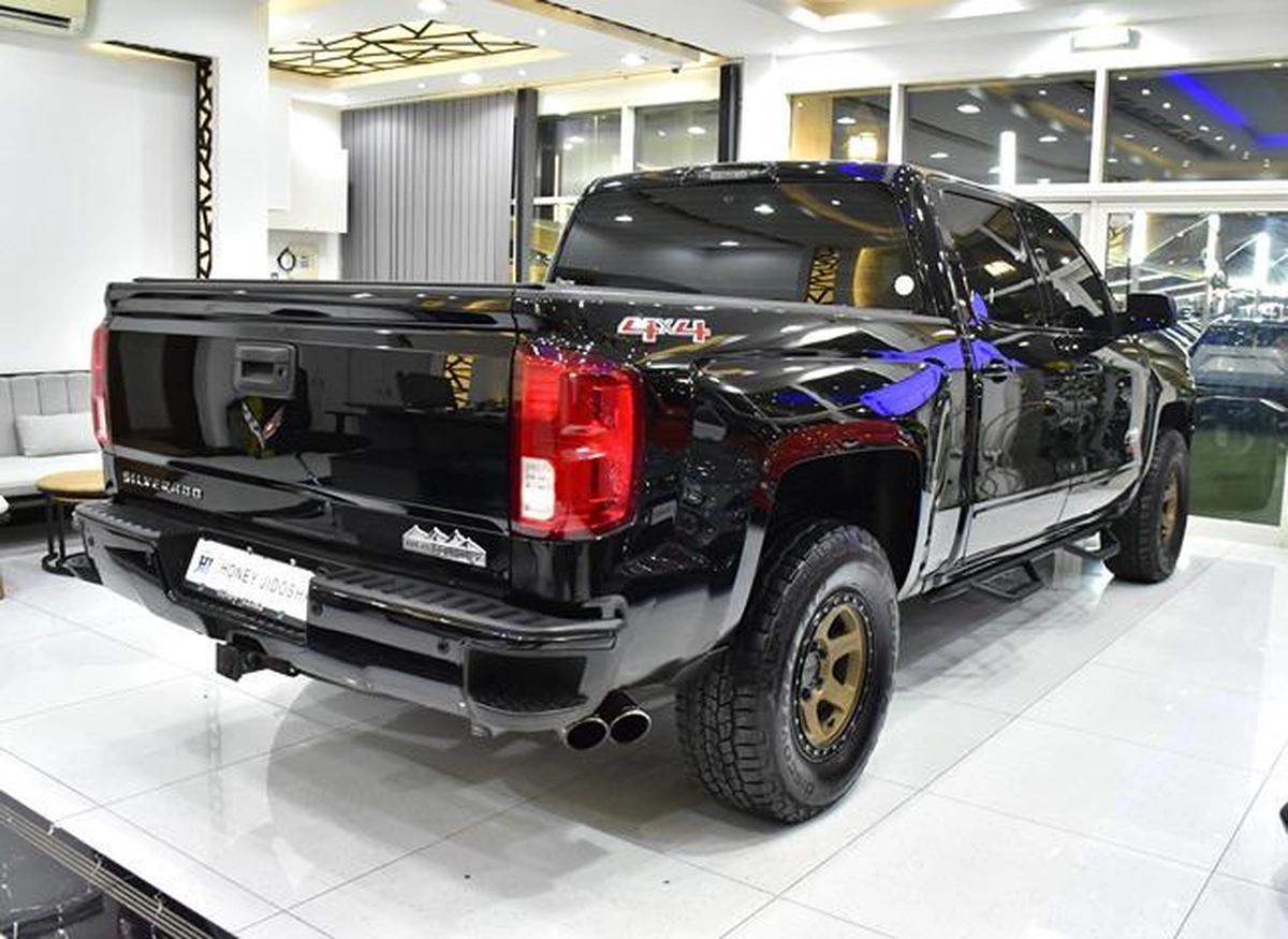 Chevrolet Silverado High Country 4x4 6.2 L ( 2017 Model ) in Black Color GCC Specs-1-1