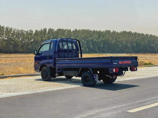 2011 Kia Bongo Cargo Pick Up - 2.7L RWD 4 cylinder - diesel engine - 5 speed MT - Book now!