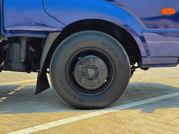 2011 Kia Bongo Cargo Pick Up - 2.7L RWD 4 cylinder - diesel engine - 5 speed MT - Book now!