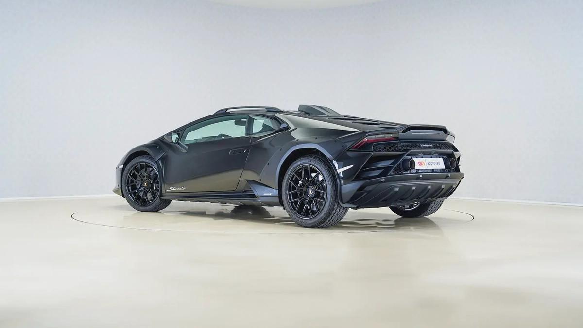 Special Offer | AED 18,002 PM | Warranty Until November 2028 | 2023 Lamborghini Huracan - Sterrato-1-1
