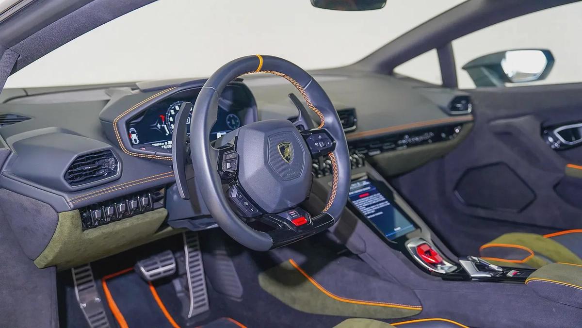 Special Offer | AED 18,002 PM | Warranty Until November 2028 | 2023 Lamborghini Huracan - Sterrato-3-3
