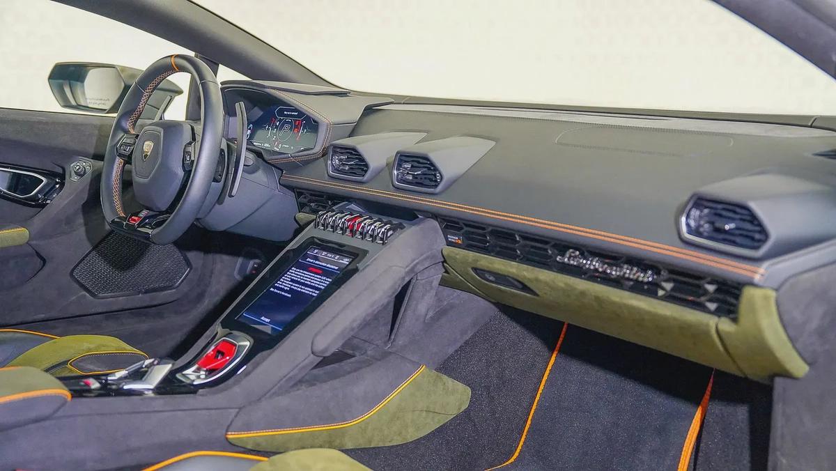 Special Offer | AED 18,002 PM | Warranty Until November 2028 | 2023 Lamborghini Huracan - Sterrato-5-5