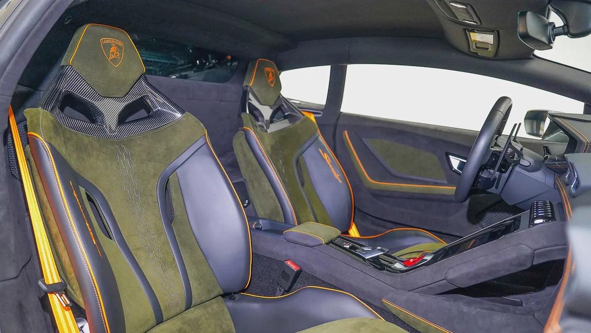 Special Offer | AED 18,002 PM | Warranty Until November 2028 | 2023 Lamborghini Huracan - Sterrato-6-6